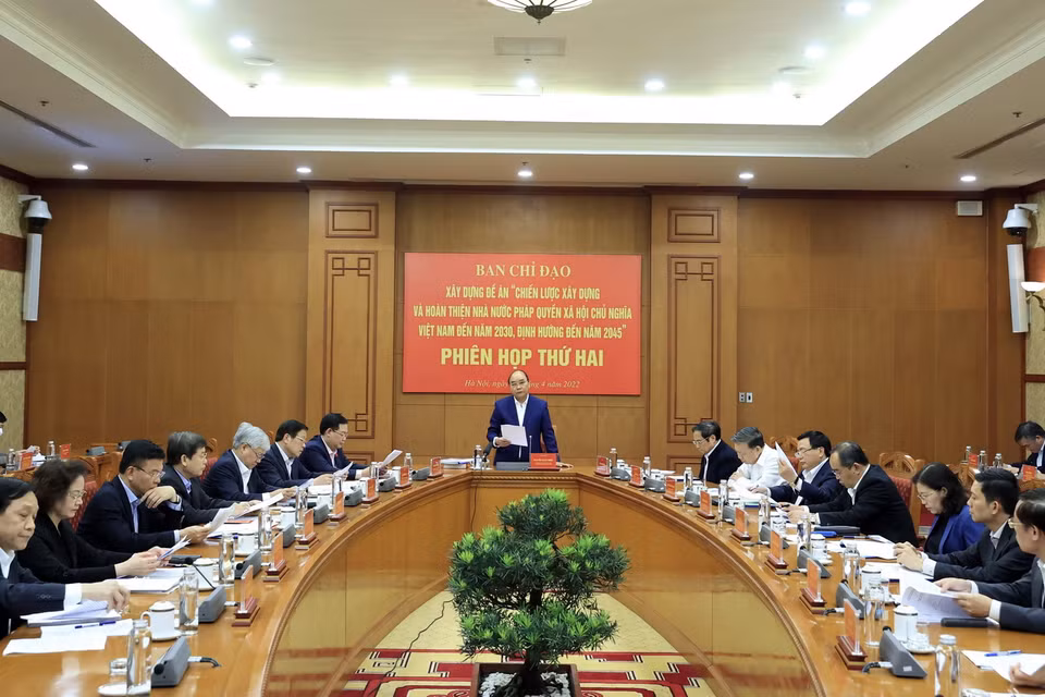 Chiều 18/4, tại Trụ sở Trung ương Đảng, Chủ tịch nước Nguyễn Xuân Phúc, Trưởng Ban Chỉ đạo xây dựng Đề án “Chiến lược xây dựng và hoàn thiện Nhà nước pháp quyền xã hội chủ nghĩa Việt Nam đến năm 2030, định hướng đến năm 2045” chủ trì Phiên họp thứ hai của Ban Chỉ đạo. (Ảnh: Thống Nhất/TTXVN)