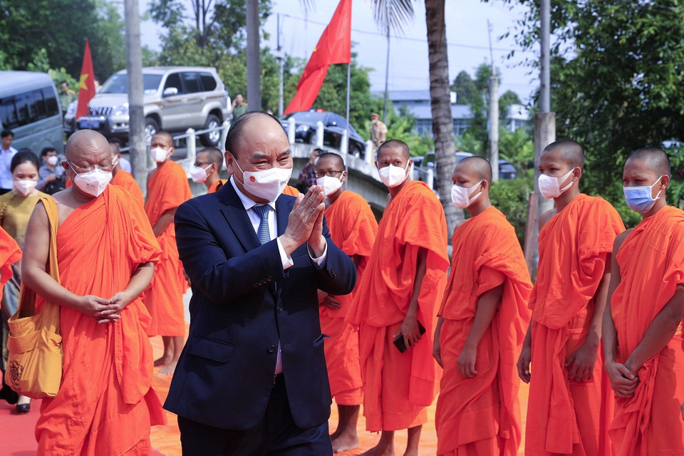 Sáng 7/4, Chủ tịch nước Nguyễn Xuân Phúc đến thăm Học viện Phật giáo Nam tông Khmer tại thành phố Cần Thơ. (Ảnh: Thống Nhất/TTXVN) 