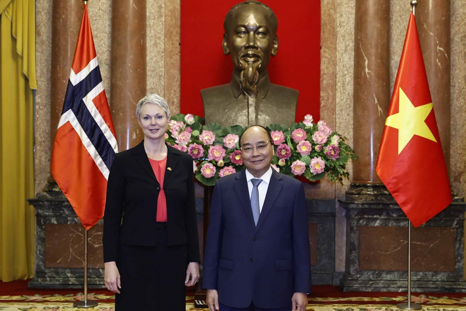 Chủ tịch nước Nguyễn Xuân Phúc và Đại sứ Vương quốc Na Uy Hilde Solbakken. (Ảnh: Thống Nhất/TTXVN)