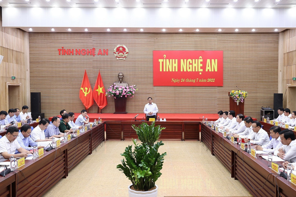 Thủ tướng Phạm Minh Chính chủ trì làm việc với lãnh đạo chủ chốt tỉnh Nghệ An. (Ảnh: Dương Giang/TTXVN)