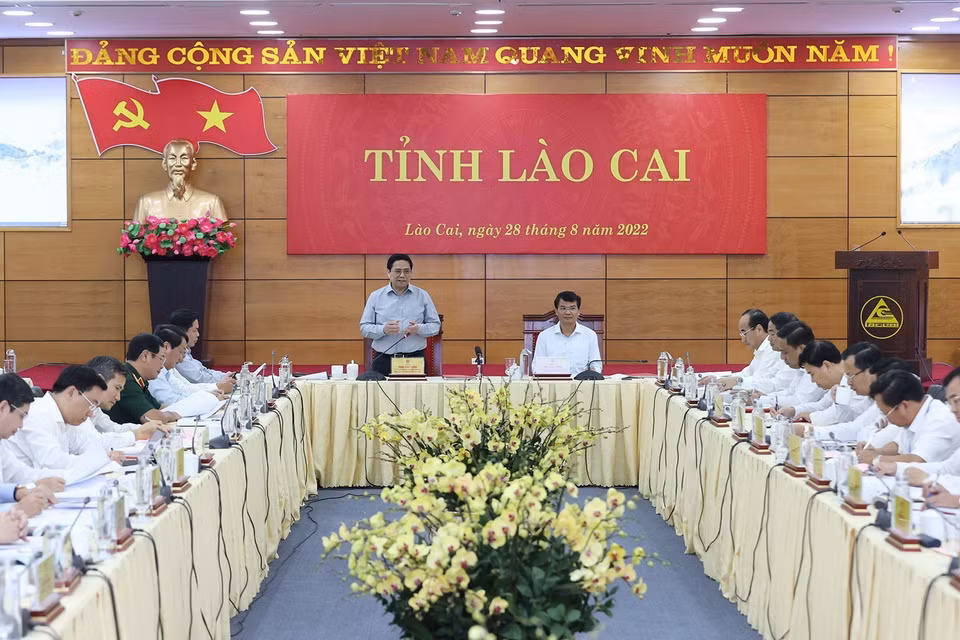 Thủ tướng Phạm Minh Chính chủ trì làm việc với lãnh đạo chủ chốt tỉnh Lào Cai. (Ảnh: Dương Giang/TTXVN)
