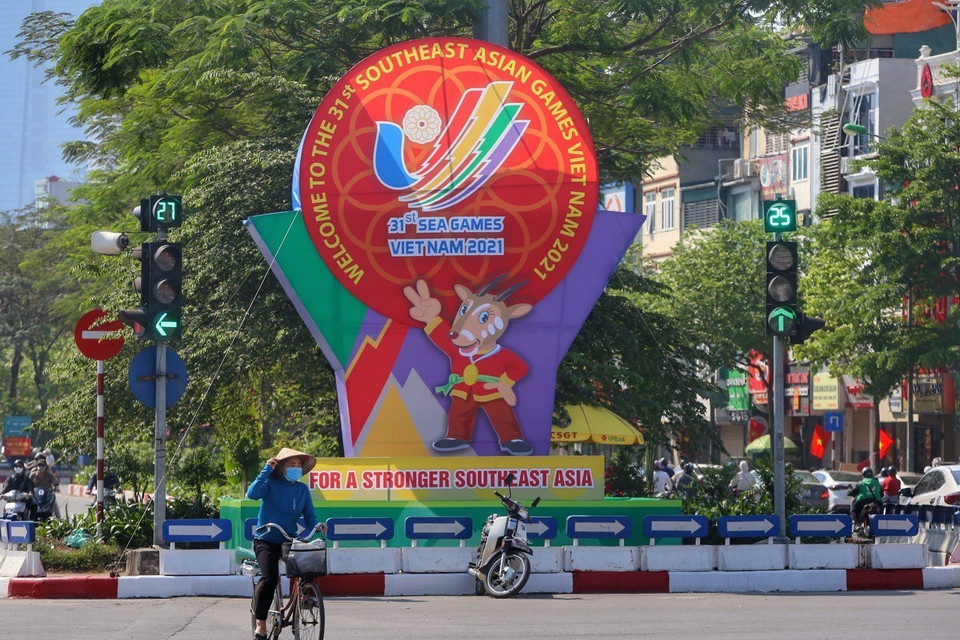 Cụm mô hình SEA Games 31 đặt tại ngã 5 Ô Chợ Dừa. (Ảnh: Tuấn Đức/TTXVN)
