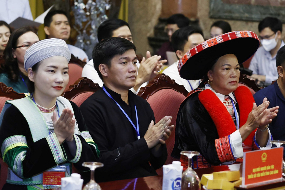 Các đại biểu dân tộc thiểu số tiêu biểu tỉnh Cao Bằng tại buổi gặp mặt. (Ảnh: Thống Nhất/TTXVN)