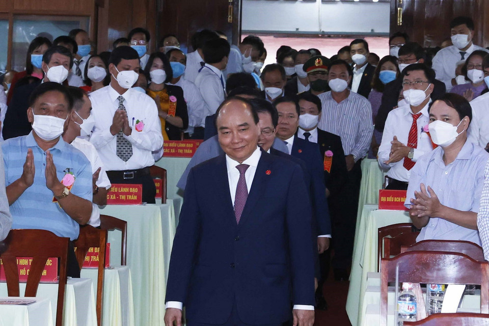 Chủ tịch nước Nguyễn Xuân Phúc đến dự Lễ công nhận huyện Tuy Phước đạt chuẩn nông thôn mới năm 2020. (Ảnh: Thống Nhất/TTXVN) 