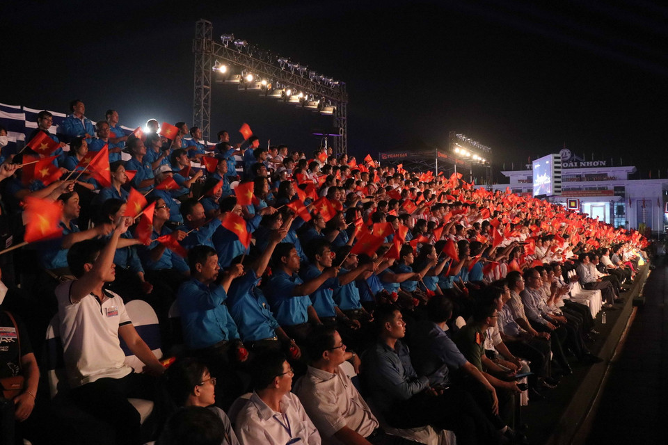 Các đại biểu tham dự Cầu truyền hình trực tiếp "Khúc tráng ca hòa bình" tại điểm cầu tỉnh Bình Định. (Ảnh: Kha Phạm/TTXVN)
