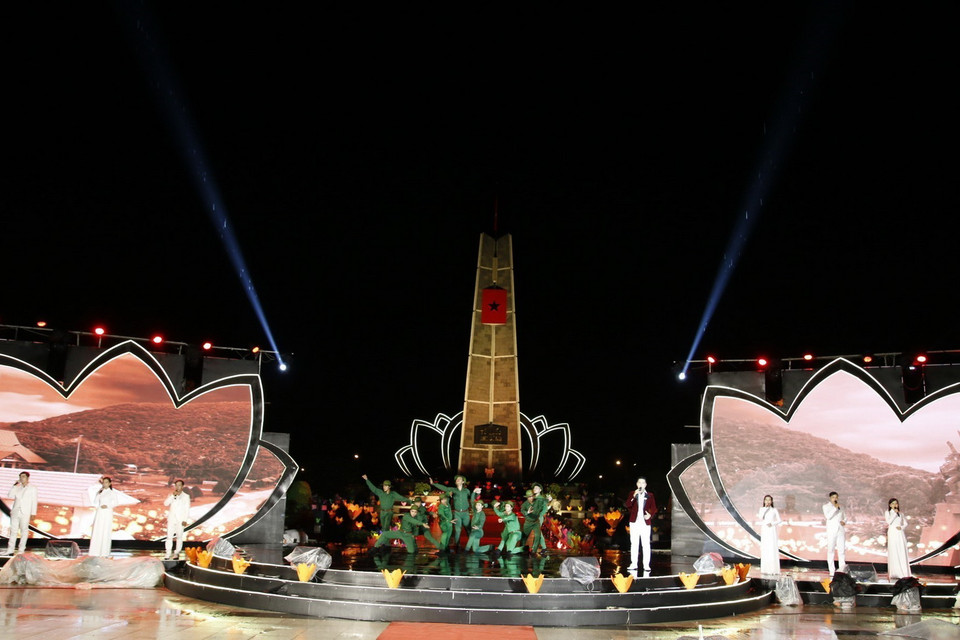 Tiết mục văn nghệ của Trung Tâm Văn hóa, Nghệ thật tỉnh An Giang chương trình. (Ảnh: Cộng Mạo/TTXVN)