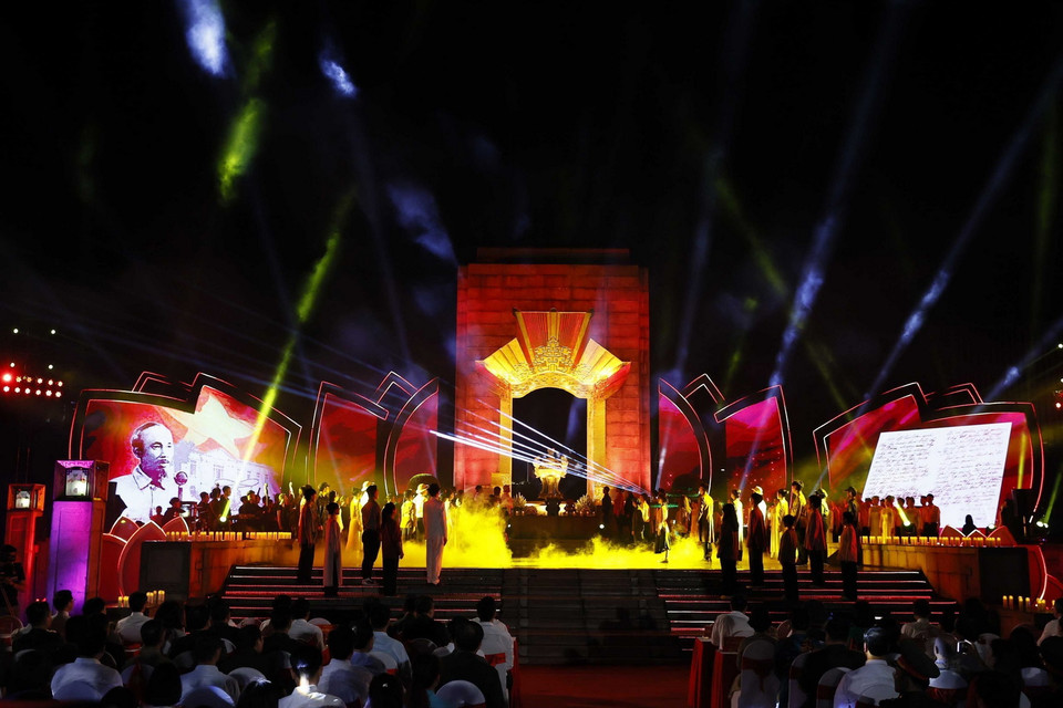 Một tiết mục nghệ thuật tại Cầu truyền hình “Khúc tráng ca hòa bình.” (Ảnh: Thống Nhất/TTXVN)