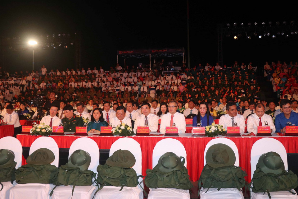 Các đại biểu dự Cầu truyền hình trực tiếp "Khúc tráng ca hòa bình" tại điểm cầu tỉnh Bình Định. (Ảnh: Kha Phạm/TTXVN)