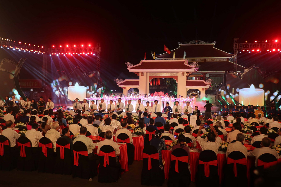 Cầu truyền hình trực tiếp "Khúc tráng ca hòa bình" tại điểm cầu tỉnh Bình Định. (Ảnh: Kha Phạm/TTXVN)