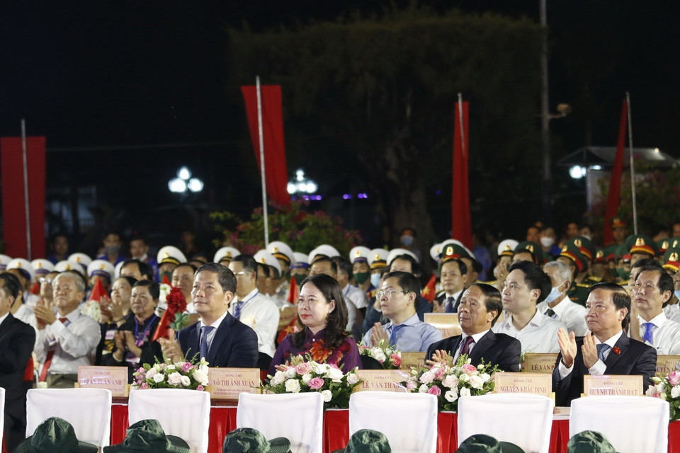 Trưởng ban Kinh tế Trung ương Trần Tuấn Anh; Phó Chủ tịch nước Võ Thị Ánh Xuân; Phó Thủ tướng Chính phủ Lê Văn Thành; Phó Chủ tịch Quốc hội Nguyễn Khắc Định dự tại điểm cầu tỉnh An Giang. (Ảnh: Công Mạo/TTXVN)