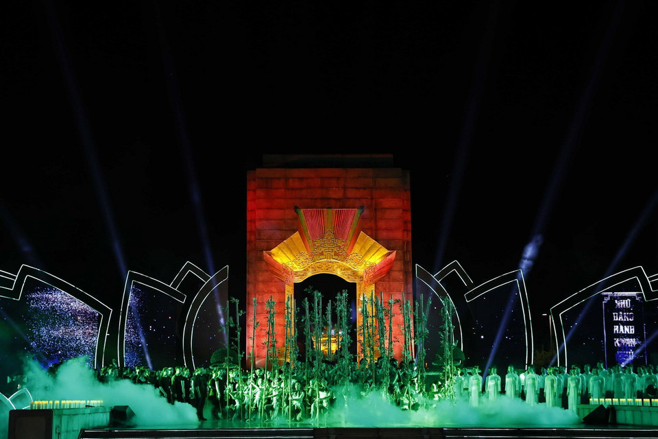 Một tiết mục nghệ thuật tại Cầu truyền hình “Khúc tráng ca hòa bình.” (Ảnh: Thống Nhất/TTXVN)