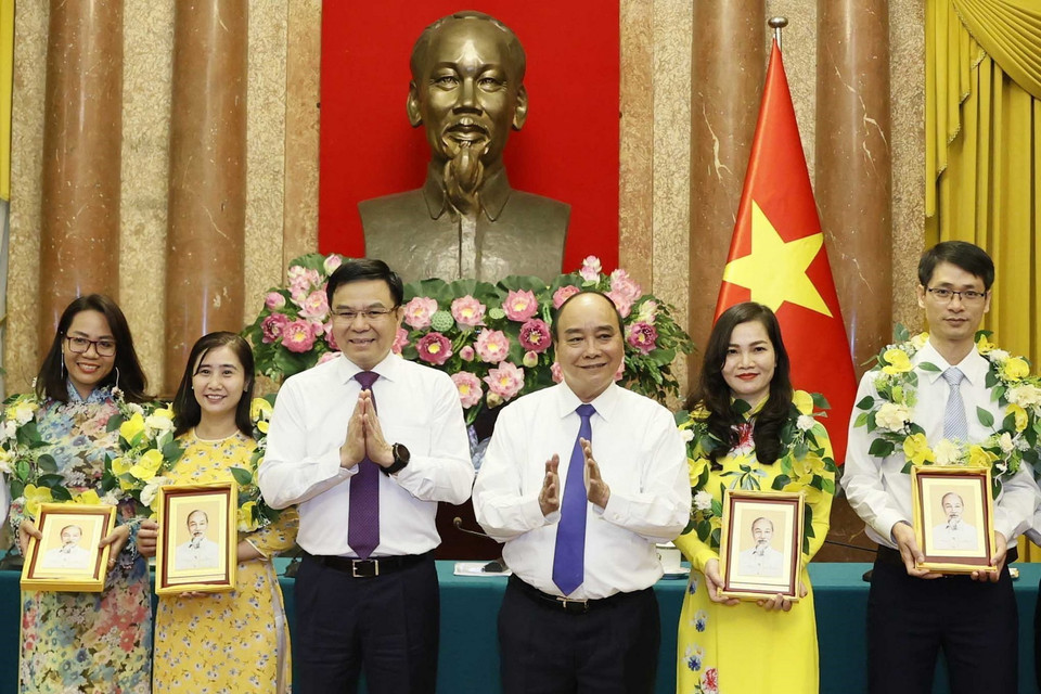 Các động nữ tiêu biểu của ngành dầu khí. (Ảnh: Thống Nhất/TTXVN) 