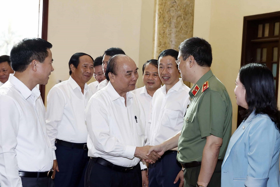 Chủ tịch nước với các đại biểu dự buổi làm việc cùng Ban Thường vụ Tỉnh ủy Thanh Hóa. (Ảnh: Thống Nhất/TTXVN)