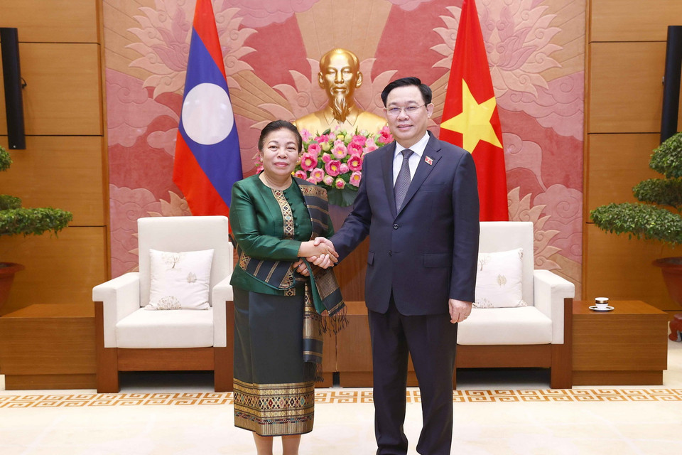 Chiều 20/7, tại Nhà Quốc hội, Chủ tịch Quốc hội Vương Đình Huệ tiếp Phó Chủ tịch Quốc hội Lào, Chủ tịch Nhóm nghị sỹ hữu nghị Lào-Việt Nam Sounthon Xayachak. (Ảnh: Doãn Tấn/TTXVN)