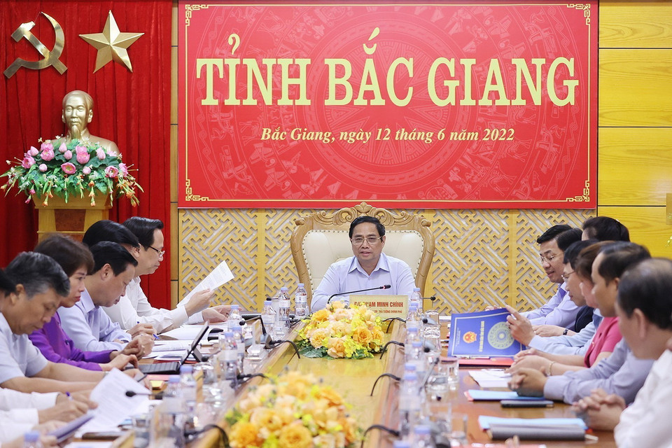 Thủ tướng Phạm Minh Chính chủ trì làm việc với Ban Thường vụ Tỉnh ủy Bắc Giang để đánh giá kết quả triển khai Nghị quyết Đại hội XIII của Đảng, Nghị quyết Đại hội Đảng bộ tỉnh lần thứ XIX... (Ảnh: Dương Giang/TTXVN)