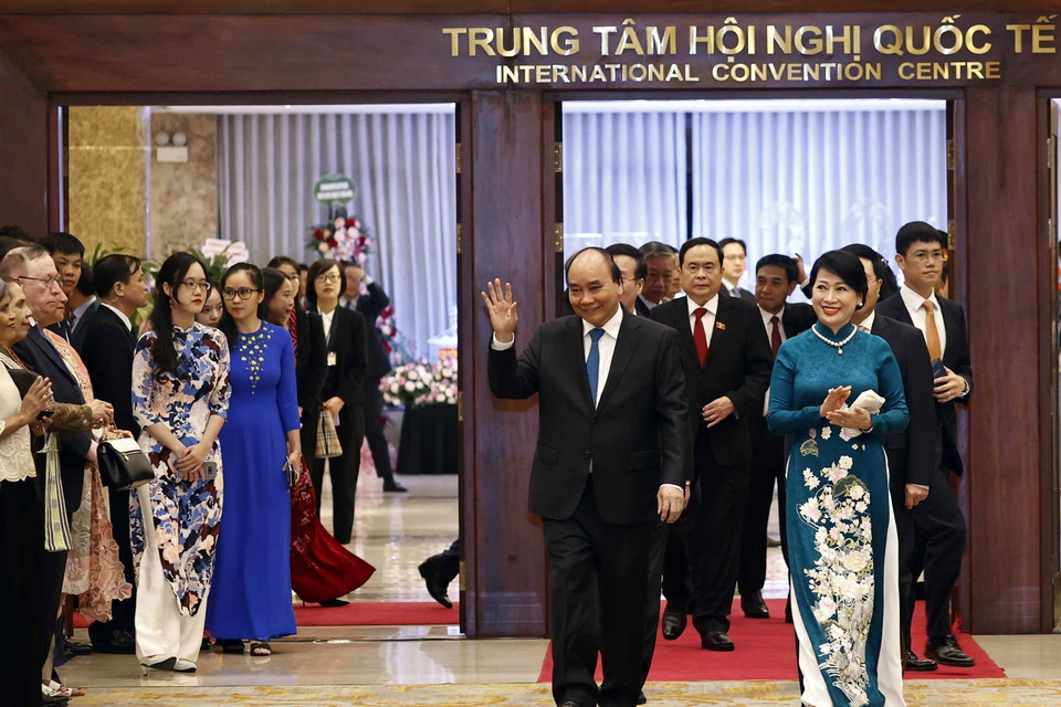 Chủ tịch nước Nguyễn Xuân Phúc và Phu nhân đến dự Lễ kỷ niệm. (Ảnh: Thống Nhất/TTXVN)