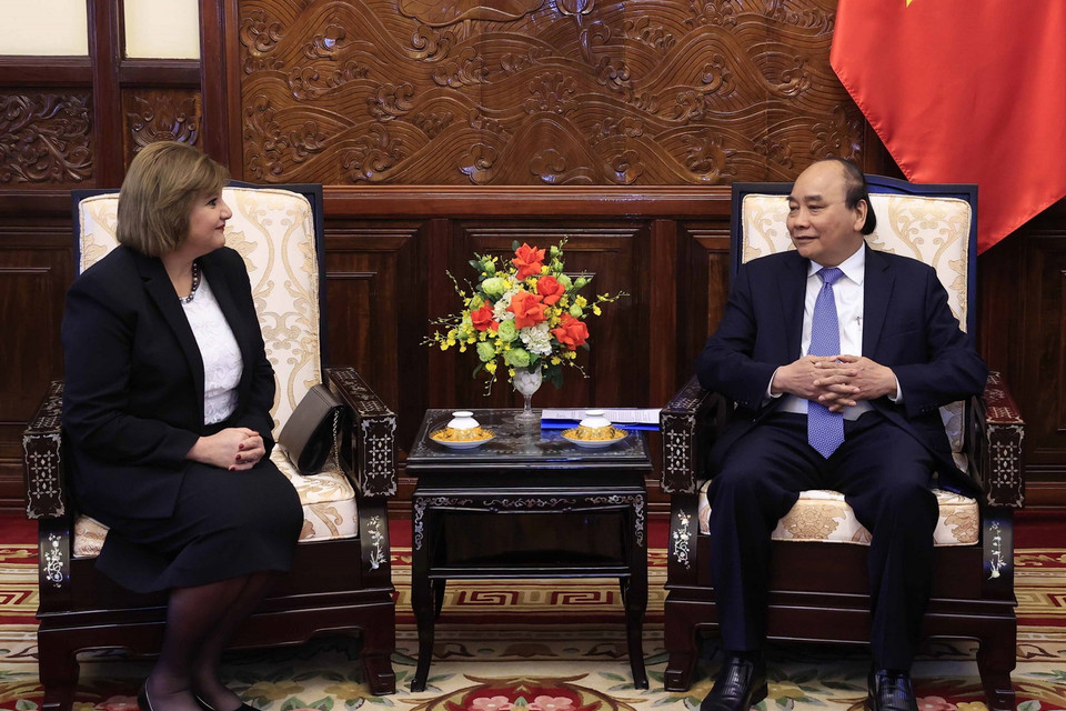 Chủ tịch nước Nguyễn Xuân Phúc tiếp Đại sứ Ai Cập Amal Abdel Kader Elmorsi đến trình Quốc thư. (Ảnh: Thống Nhất/TTXVN)