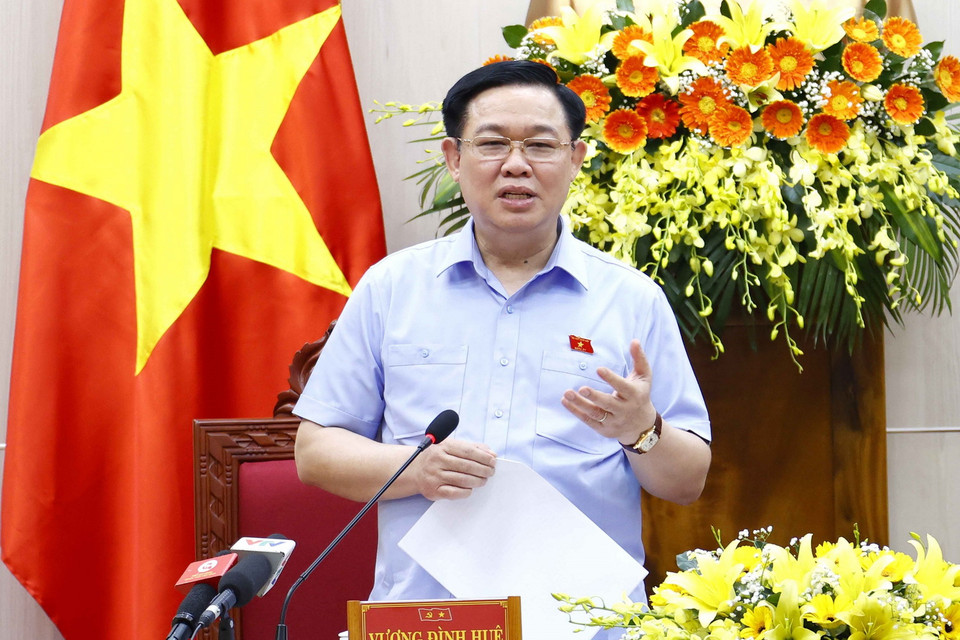 Chủ tịch Quốc hội Vương Đình Huệ phát biểu chỉ đạo buổi làm việc. (Ảnh: Doãn Tấn/TTXVN)