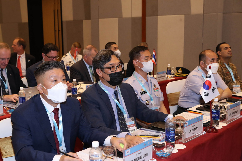 Tùy viên quân sự cùng đại diện đại sứ quán các nước tham dự hội thảo. (Ảnh: Trọng Đức/TTXVN)