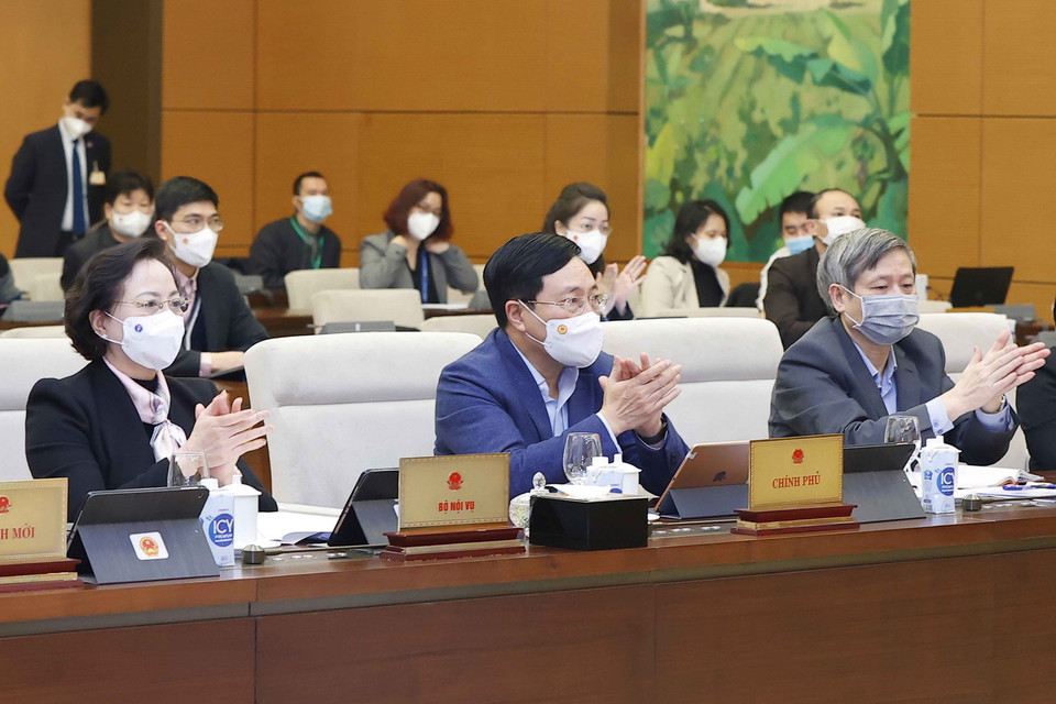 Phó Thủ tướng Thường trực Phạm Bình Minh và các đại biểu dự phiên khai mạc Phiên họp thứ 7 của Ủy ban Thường vụ Quốc hội. (Ảnh: Doãn Tấn/TTXVN)