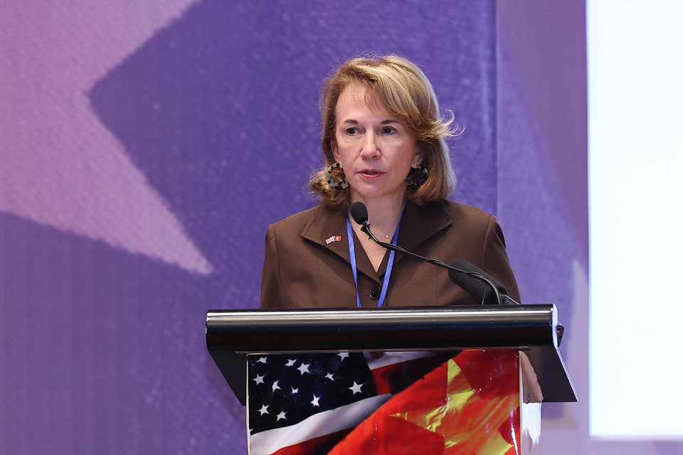  Bà Virginia Foote, Phó Chủ tịch Hiệp hội Thương mại Hoa Kỳ (Amcham)phát biểu. (Ảnh: Dương Giang/TTXVN) 