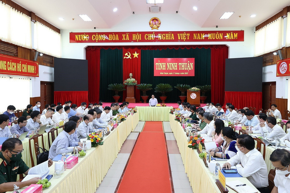 Thủ tướng chủ trì làm việc với lãnh đạo chủ chốt tỉnh Ninh Thuận. (Ảnh: Dương Giang/TTXVN)