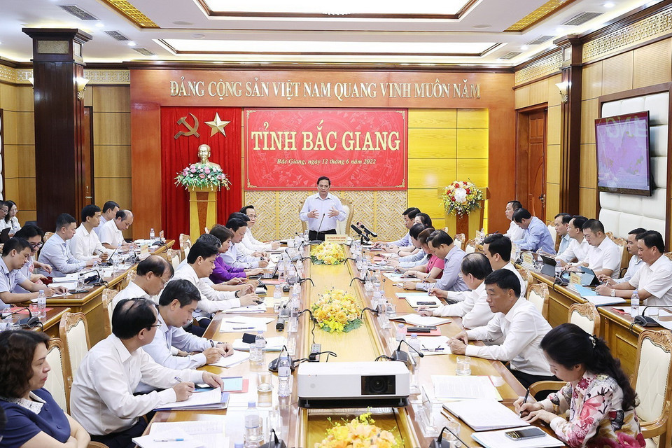 Thủ tướng kết luận buổi làm việc với lãnh đạo chủ chốt tỉnh Bắc Giang. (Ảnh: Dương Giang/TTXVN) 