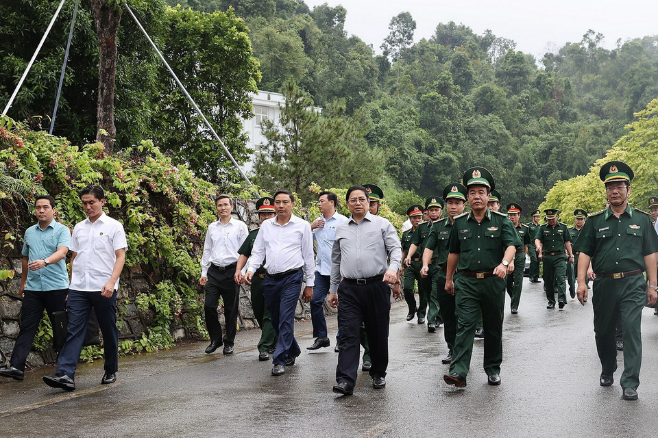 Thủ tướng Phạm Minh Chính thăm Bộ Chỉ huy Bộ đội Biên phòng tỉnh Lào Cai. (Ảnh: Dương Giang/TTXVN)