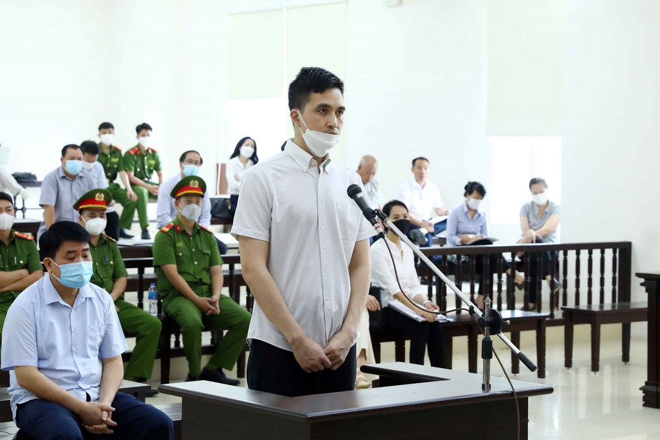 Bị cáo Nguyễn Trường Giang (cựu Giám đốc Công ty Trách nhiệm hữu hạn Thương mại Dịch vụ Arktic) khai báo tại phiên tòa phúc thẩm. (Ảnh: Phạm Kiên/TTXVN)