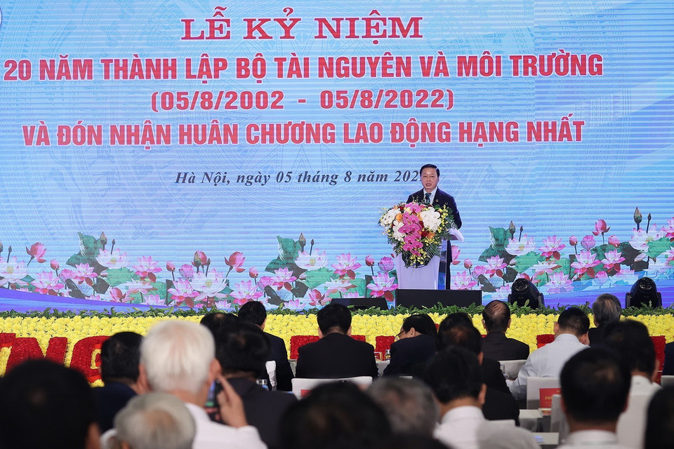 Bộ trưởng Tài nguyên và Môi trường đọc diễn văn tại lễ kỷ niệm. (Ảnh: Dương Giang/TTXVN)