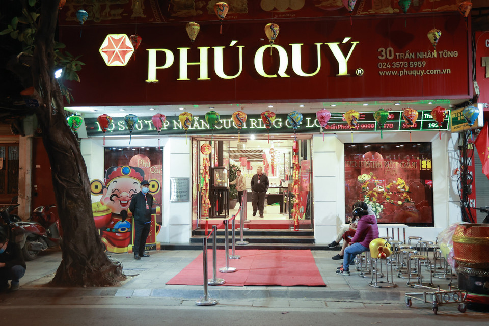 Cửa hàng Phú Quý ghi nhận lượng khách khá vắng vẻ. (Ảnh: Minh Hiếu/Vietnam+)