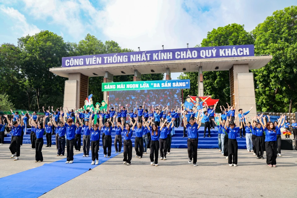 Sáng nay 6/7 tại phố đi bộ Trần Nhân Tông (quận Hai Bà Trưng, Hà Nội), Thành đoàn - Hội Sinh viên thành phố Hà Nội đã tổ chức Lễ xuất quân Chiến dịch Sinh viên tình nguyện “Mùa hè xanh” 2024 - Sáng mãi ngọn lửa “Ba sẵn sàng.” (Ảnh: Minh Hiếu/Vietnam+)