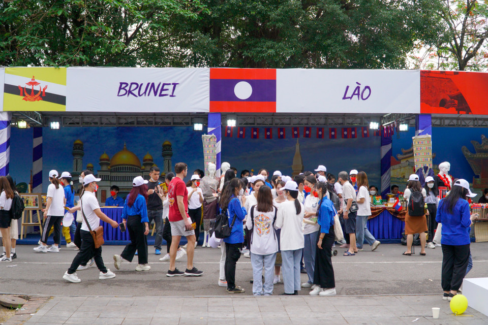 Hoạt động được tổ chức nhằm quảng bá hình ảnh Thủ đô và đất nước Việt Nam với bạn bè khu vực và quốc tế; quyết tâm cùng thành phố Hà Nội tổ chức một kỳ SEA Games an toàn, để lại nhiều dấu ấn tốt đẹp... (Ảnh: Minh Hiếu/Vietnam+)