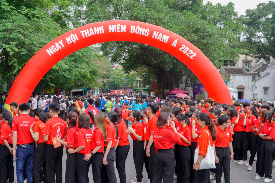 Tối cùng ngày, Gala nghệ thuật “Vì một Đông Nam Á mạnh mẽ hơn” và “Đại nhạc hội Sinh viên chào đón SEA Games 31” cũng được tổ chức. (Ảnh: Minh Hiếu/Vietnam+)