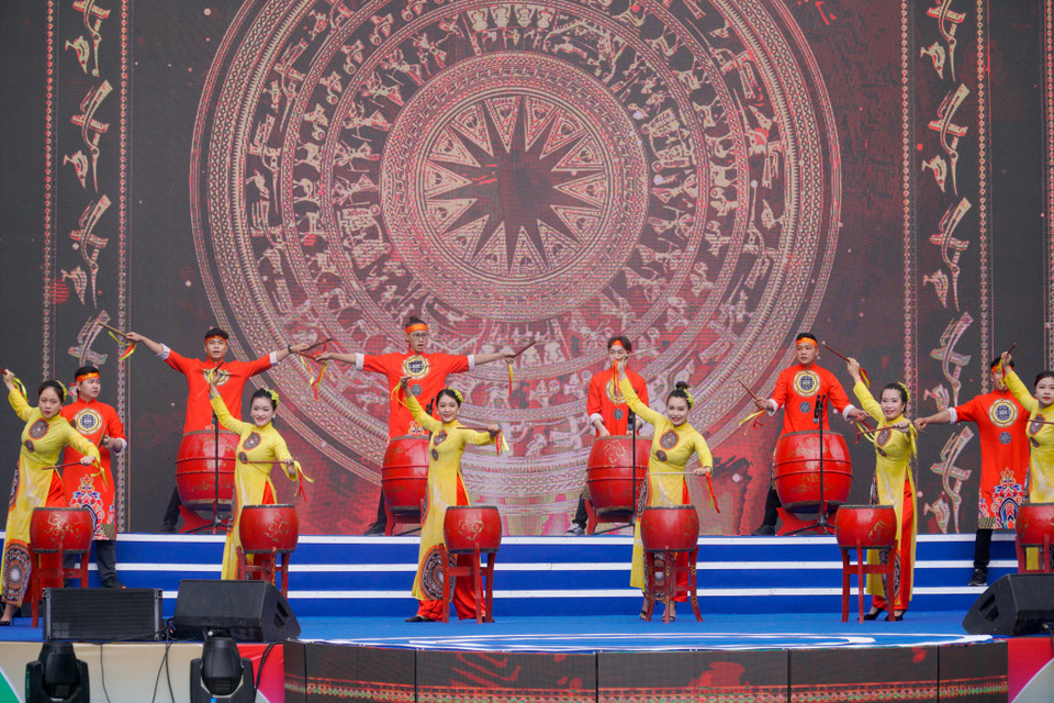 Hàng loạt sự kiện nghệ thuật biểu diễn hấp dẫn tại buổi Lễ khai mạc. (Ảnh: Minh Hiếu/Vietnam+)
