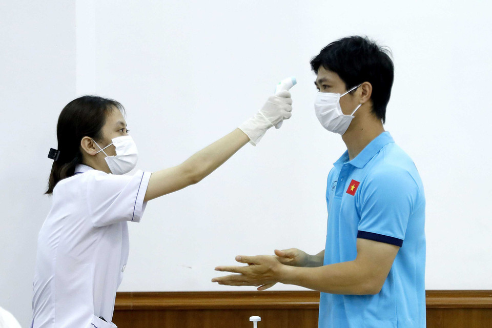 Do ảnh hưởng từ dịch COVID-19, hai đội tuyển tiến hành bỏ phiếu tại chính nơi tập luyện suốt thời gian qua. Đó là Trung tâm đào tạo bóng đá trẻ Việt Nam thuộc phường Phú Đô (quận Nam Từ Liêm, Hà Nội). (Ảnh: VFF)