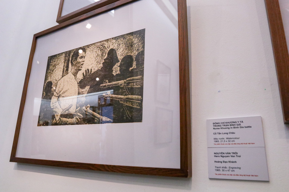 Các anh hùng đã hy sinh quên mình và tên tuổi của các anh được lưu danh mãi mãi qua những khắc họa trong các tác phẩm Nguyễn Văn Trỗi (họa sỹ Đạo Khánh), Tô Vĩnh Diện chèn pháo (họa sỹ Dương Hướng Minh), Phan Đình Giót (họa sỹ Huy Toàn)… (Ảnh: Minh Hiếu/Vietnam+)