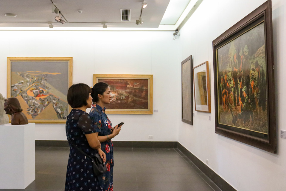 Triển lãm mở cửa từ ngày 20-29/7/2022. Trong thời gian triển lãm, chương trình tọa đàm, giao lưu với các họa sĩ với chủ đề 'Còn mãi với thời gian' sẽ diễn ra từ 9 giờ sáng 26/7/2022. (Ảnh: Minh Hiếu/Vietnam+)