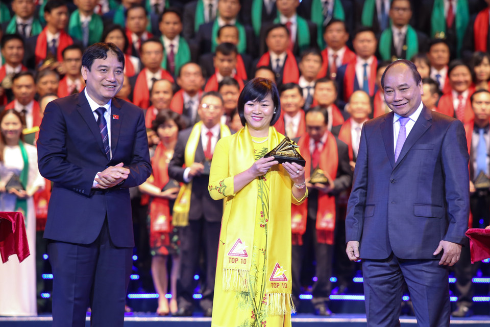 Đại diện tập đoàn VinGroup, một trong những tập đoàn lớn góp mặt trong Top 10 năm nay. (Ảnh: Minh Sơn/Vietnam+)