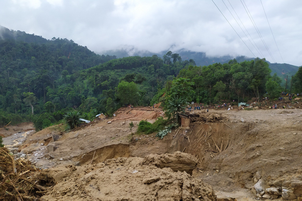 Hiện trường vụ sạt lở Trà Leng. (Ảnh: Trần Lê Lâm/TTXVN)