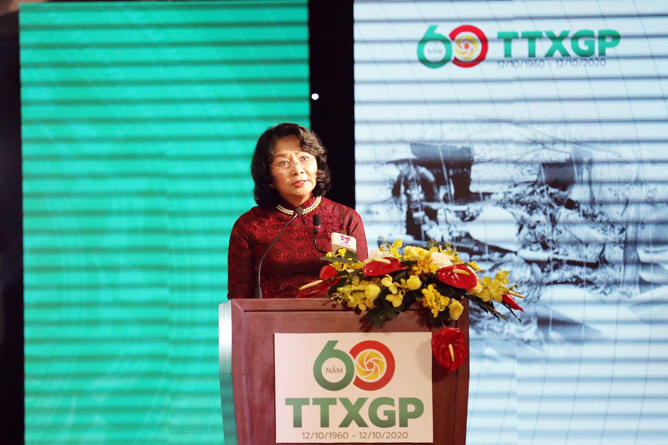 Phó Chủ tịch nước Đặng Thị Ngọc Thịnh, Phó Chủ tịch thứ nhất Hội đồng Thi đua-Khen thưởng Trung ương phát biểu tại buổi lễ. (Ảnh: Nhật Anh/TTXVN)