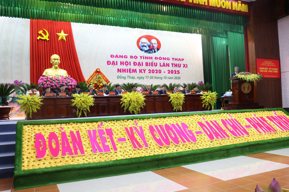 Đoàn Chủ tịch điều hành Đại hội. (Ảnh: Nguyễn Văn Trí/TTXVN)