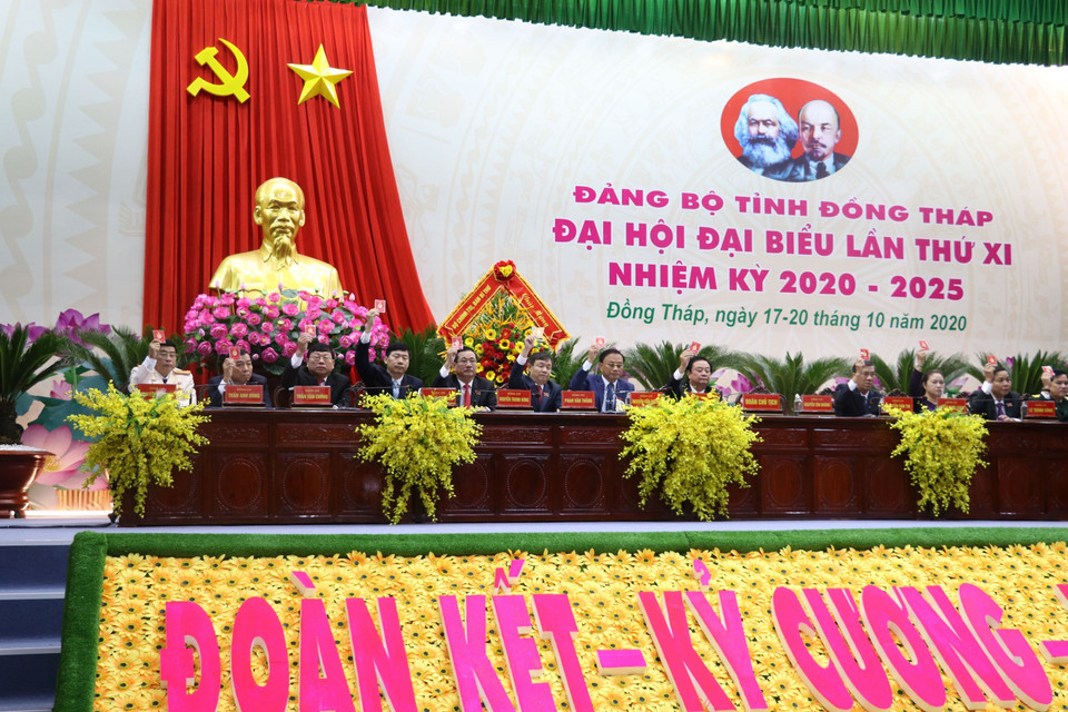 Đoàn Chủ tịch điều hành Đại hội. (Ảnh: Nguyễn Văn Trí/TTXVN)