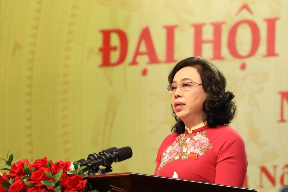 Ủy viên Trung ương Đảng, Phó Bí thư Thường trực Thành ủy Hà Nội Ngô Thị Thanh Hằng điều hành bầu Đoàn Chủ tịch, Đoàn Thư ký, Ban Thẩm tra tư cách đại biểu. (Ảnh: Văn Điệp/TTXVN)