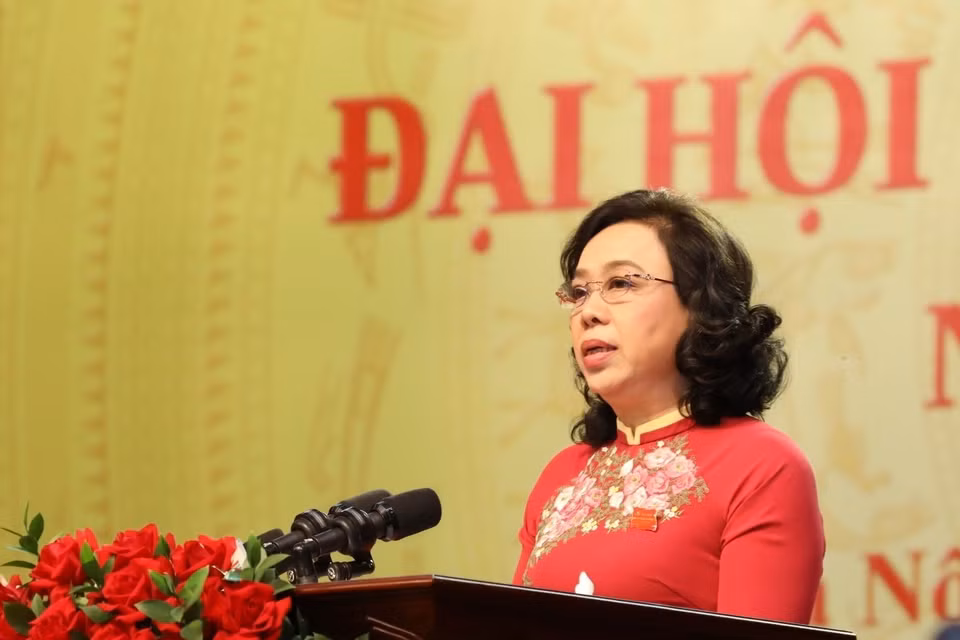 Ủy viên Trung ương Đảng, Phó Bí thư Thường trực Thành ủy Hà Nội Ngô Thị Thanh Hằng điều hành bầu Đoàn Chủ tịch, Đoàn Thư ký, Ban Thẩm tra tư cách đại biểu. (Ảnh: Văn Điệp/TTXVN)
