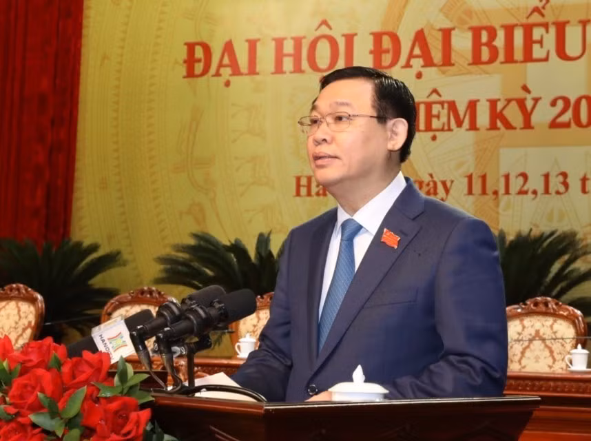 Ủy viên Bộ Chính trị, Bí thư Thành ủy, Trưởng đoàn đại biểu Quốc hội thành phố Hà Nội Vương Đình Huệ phát biểu khai mạc phiên trù bị. (Ảnh: Văn Điệp/TTXVN)