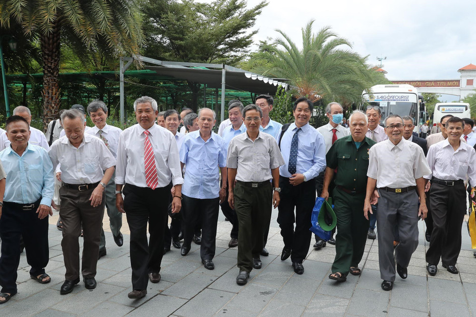 Các đại biểu, nguyên cán bộ TTXVN, nguyên phóng viên, điện báo viên, kỹ thuật viên của TTXGP dự buổi lễ. (Ảnh: Lâm Khánh/TTXVN)