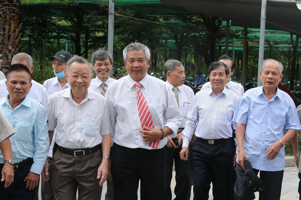 Các đại biểu, nguyên cán bộ TTXVN, nguyên phóng viên, điện báo viên, kỹ thuật viên của TTXGP dự buổi lễ. (Ảnh: Lâm Khánh/TTXVN)