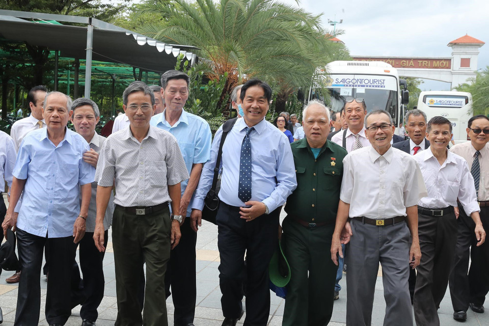 Các đại biểu, nguyên cán bộ TTXVN, nguyên phóng viên, điện báo viên, kỹ thuật viên của TTXGP dự buổi lễ. (Ảnh: Lâm Khánh/TTXVN)