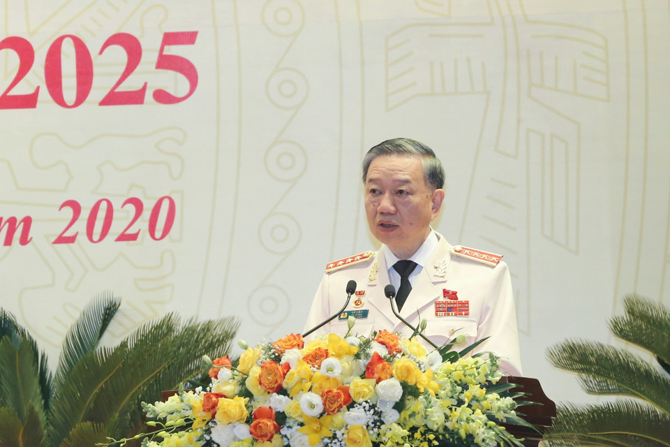 Đại tướng Tô Lâm, Ủy viên Bộ Chính trị, Bí thư Đảng ủy Công an Trung ương, Bộ trưởng Bộ Công an phát biểu khai mạc Đại hội. (Ảnh: Doãn Tấn/TTXVN)